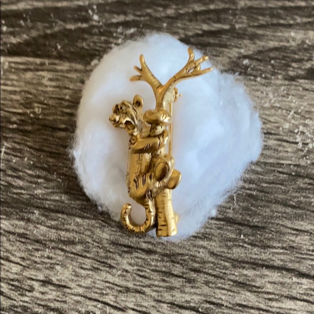 Disney tiger pin
